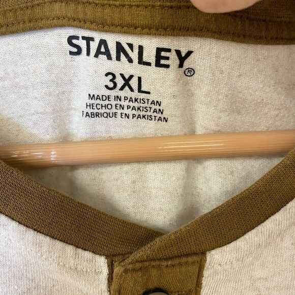 Men’s Stanley Tan and Brown Button Short Sleeve Henley Tee. Size 3XL - Picture 4 of 5